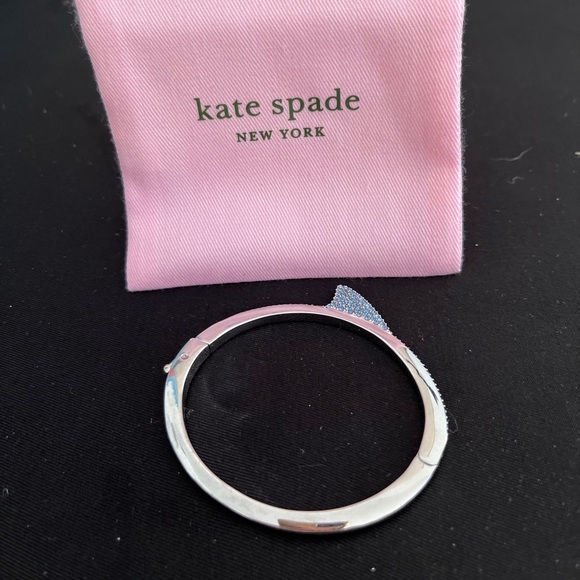 Kate Spade ♠️ California Dreaming Shark 🦈 fin bracelet - Picture 2 of 5